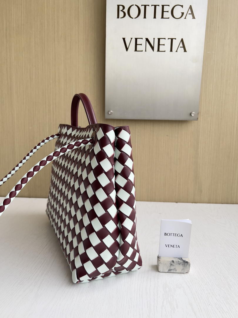 Bottega Veneta BV 766016 Medium Andiamo Lambskin BV90139