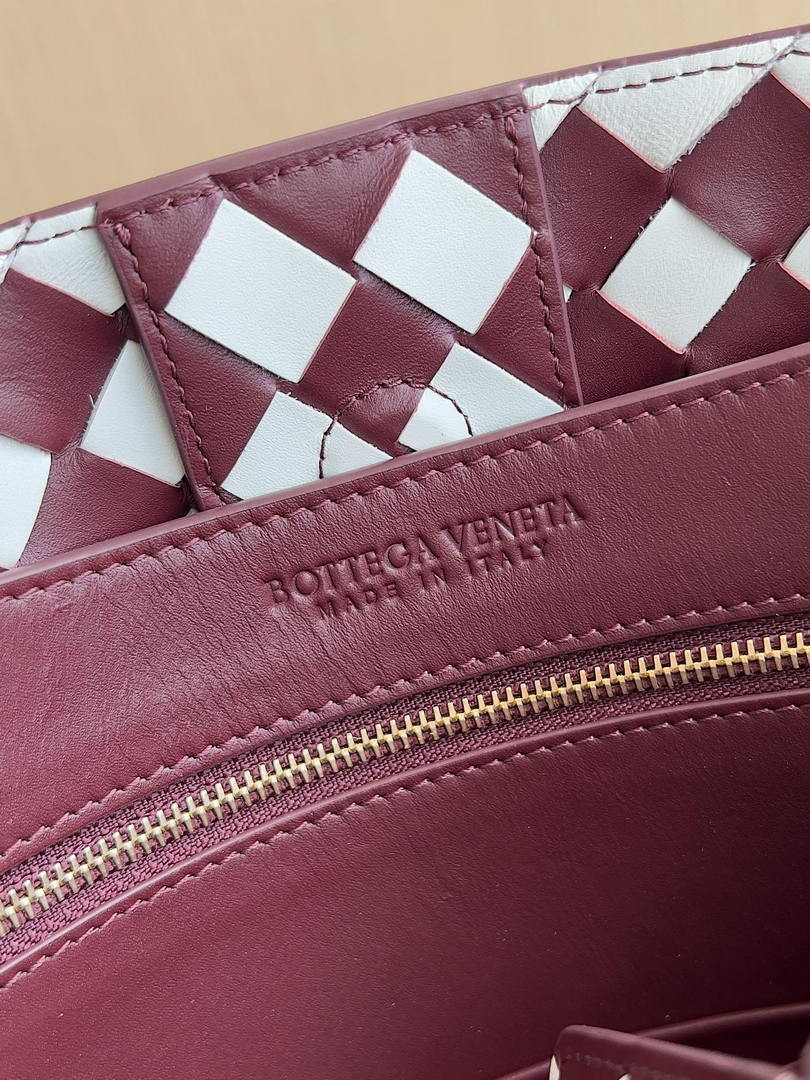 Bottega Veneta BV 766016 Medium Andiamo Lambskin BV90139