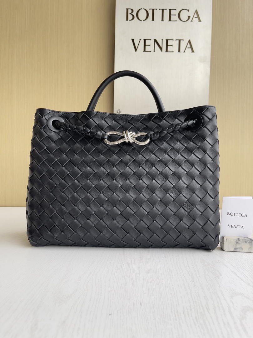 Bottega Veneta BV 766016 Medium Andiamo Lambskin BV90137 Black Silver