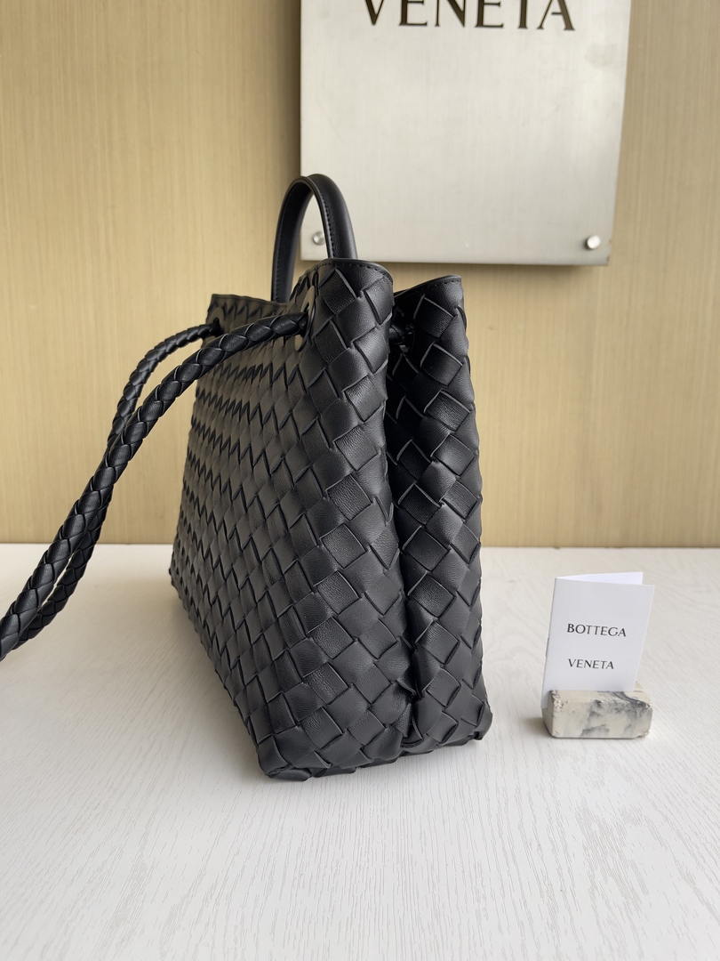 Bottega Veneta BV 766016 Medium Andiamo Lambskin BV90137 Black Silver