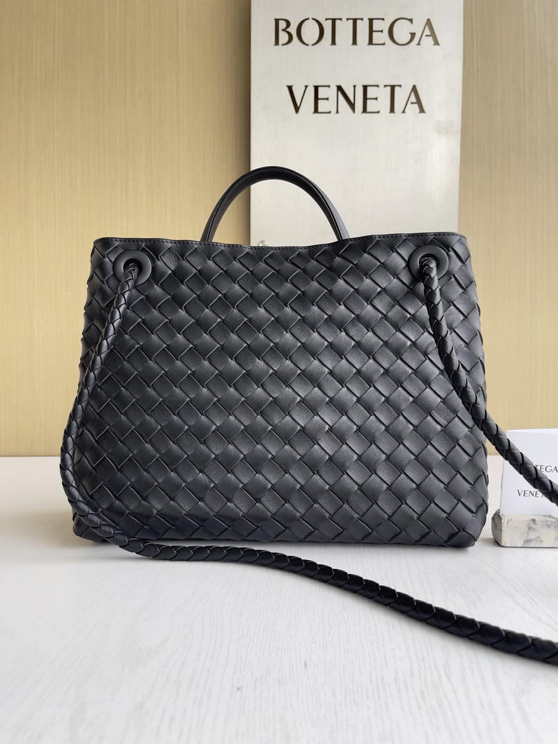 Bottega Veneta BV 766016 Medium Andiamo Lambskin BV90137 Black Silver