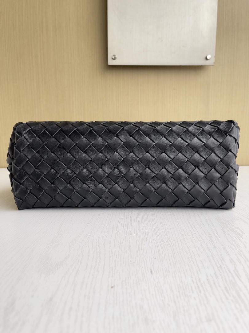 Bottega Veneta BV 766016 Medium Andiamo Lambskin BV90137 Black Silver