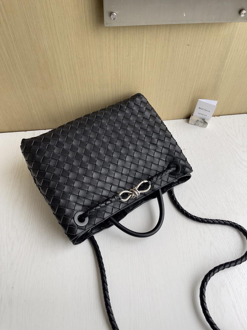 Bottega Veneta BV 766016 Medium Andiamo Lambskin BV90137 Black Silver