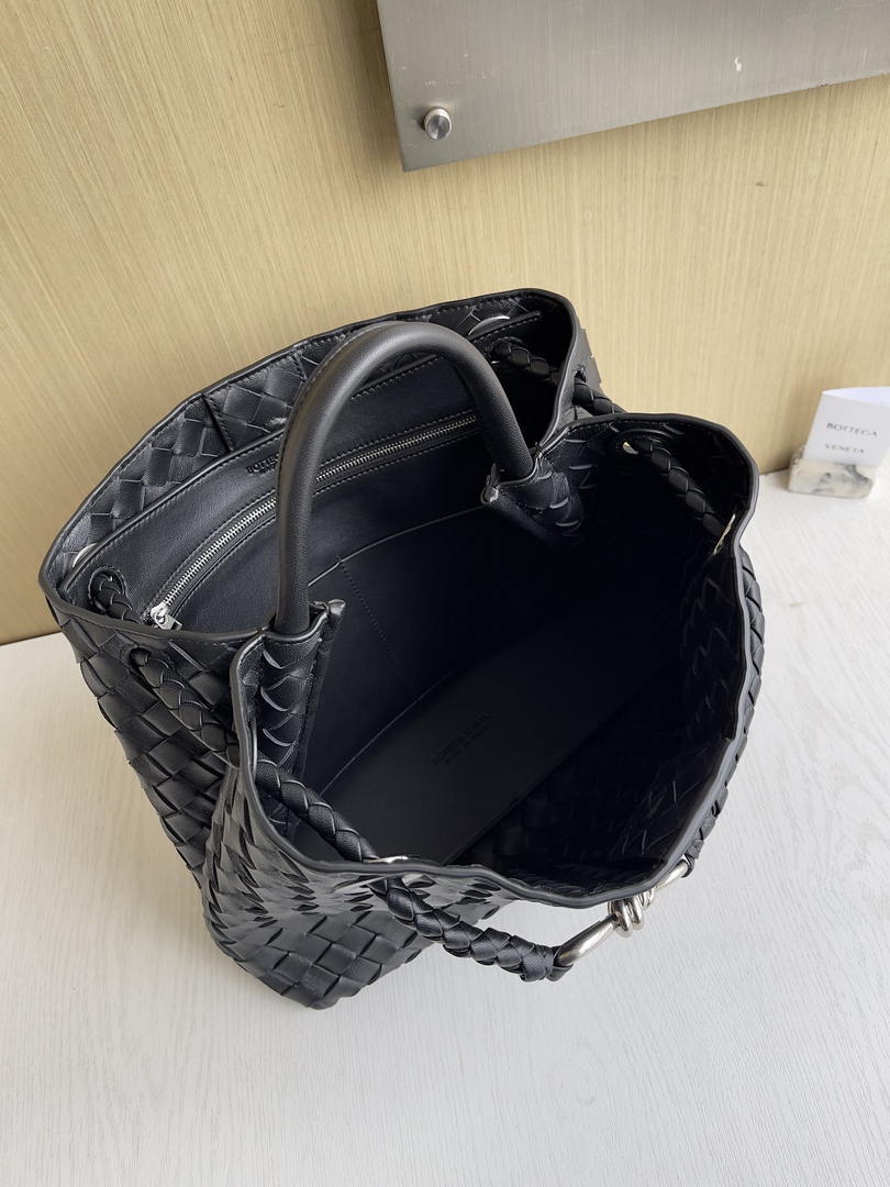 Bottega Veneta BV 766016 Medium Andiamo Lambskin BV90137 Black Silver