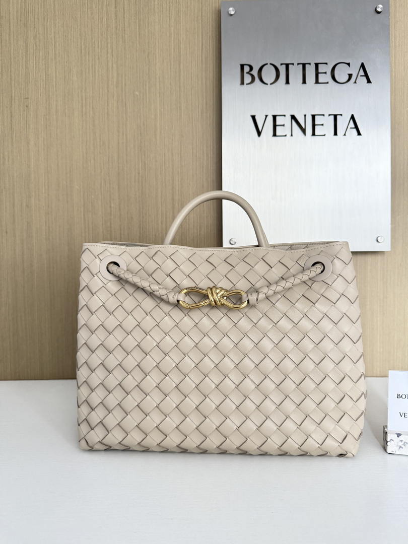 Bottega Veneta BV 766016 Medium Andiamo Lambskin BV90140