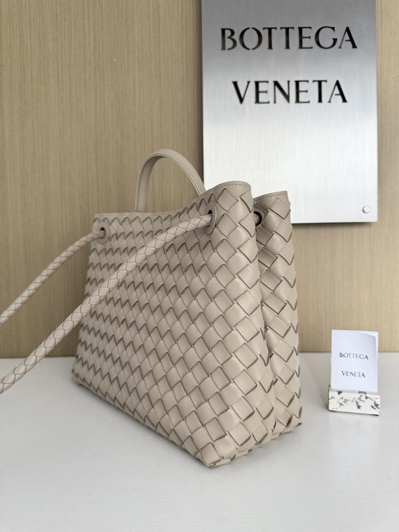 Bottega Veneta BV 766016 Medium Andiamo Lambskin BV90140