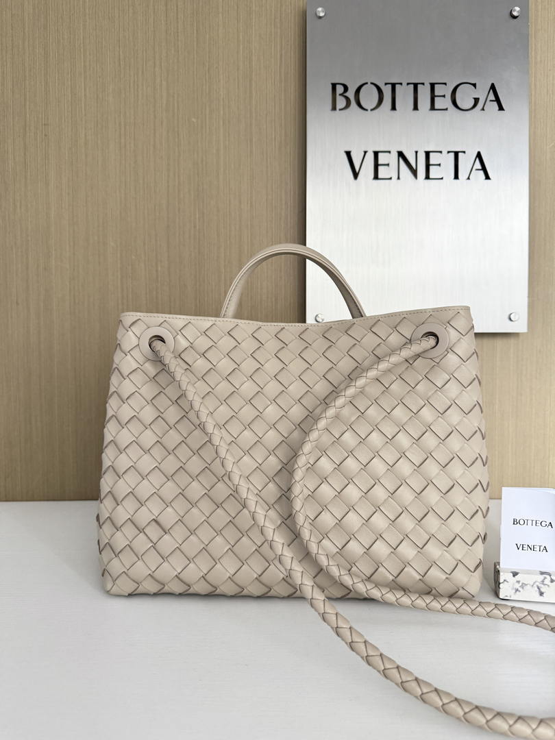 Bottega Veneta BV 766016 Medium Andiamo Lambskin BV90140