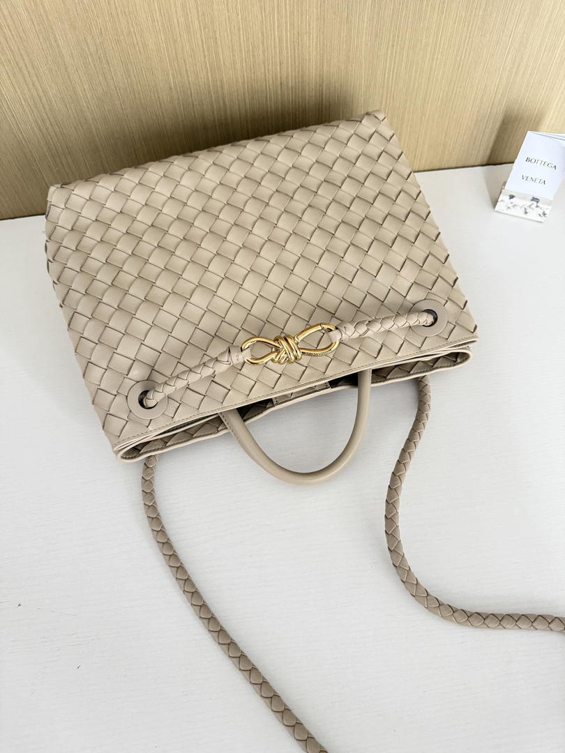 Bottega Veneta BV 766016 Medium Andiamo Lambskin BV90140