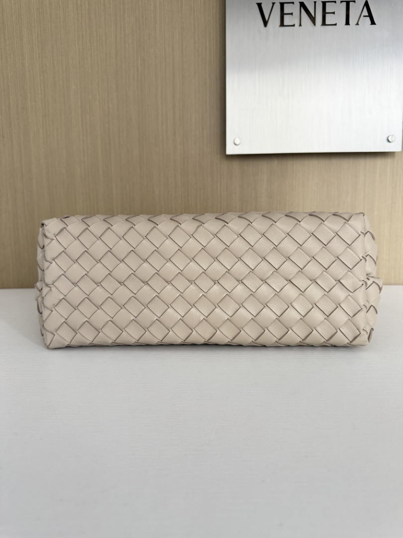 Bottega Veneta BV 766016 Medium Andiamo Lambskin BV90140