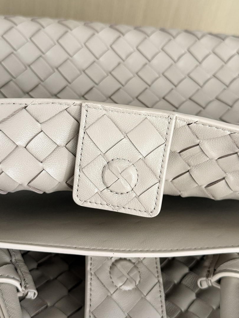 Bottega Veneta BV 766016 Medium Andiamo Lambskin BV90140