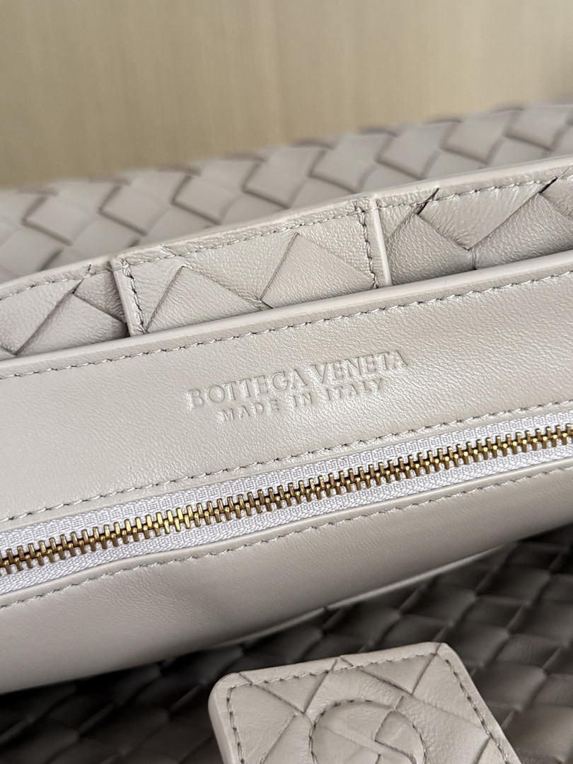 Bottega Veneta BV 766016 Medium Andiamo Lambskin BV90140
