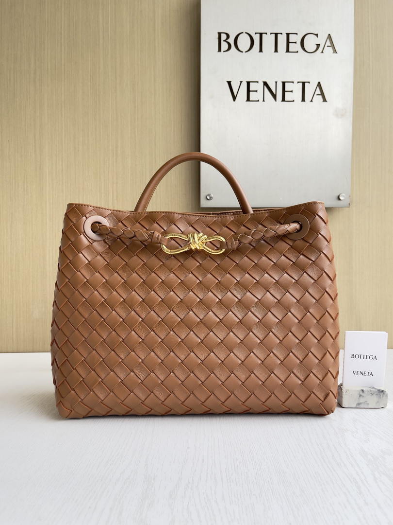 Bottega Veneta BV 766016 Medium Andiamo Lambskin BV90141