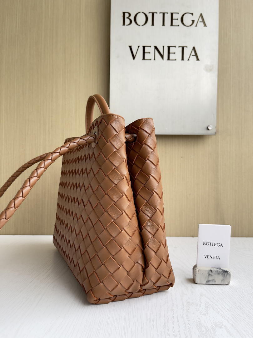 Bottega Veneta BV 766016 Medium Andiamo Lambskin BV90141