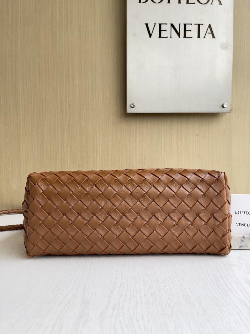 Bottega Veneta BV 766016 Medium Andiamo Lambskin BV90141