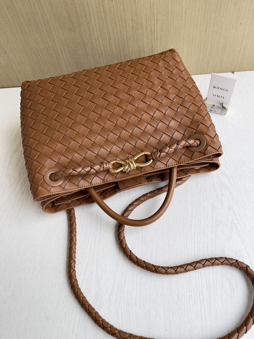 Bottega Veneta BV 766016 Medium Andiamo Lambskin BV90141