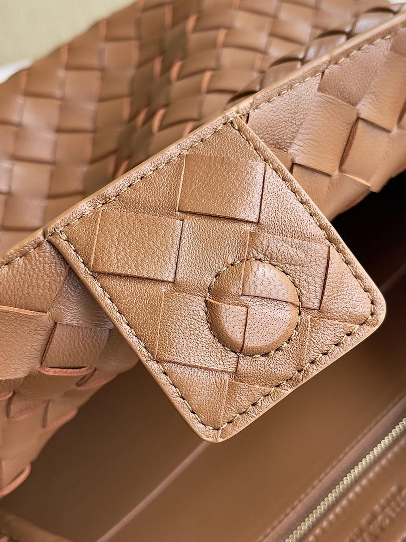 Bottega Veneta BV 766016 Medium Andiamo Lambskin BV90141