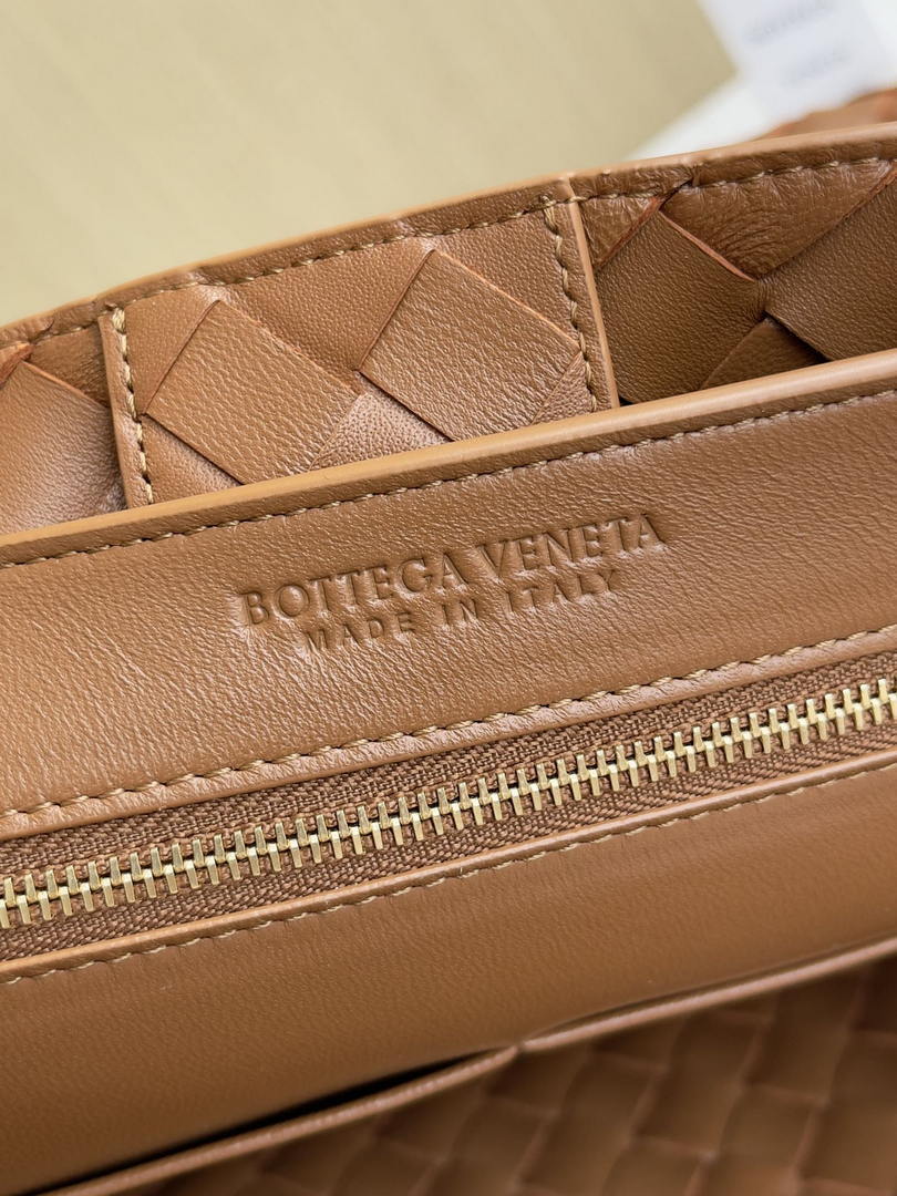 Bottega Veneta BV 766016 Medium Andiamo Lambskin BV90141