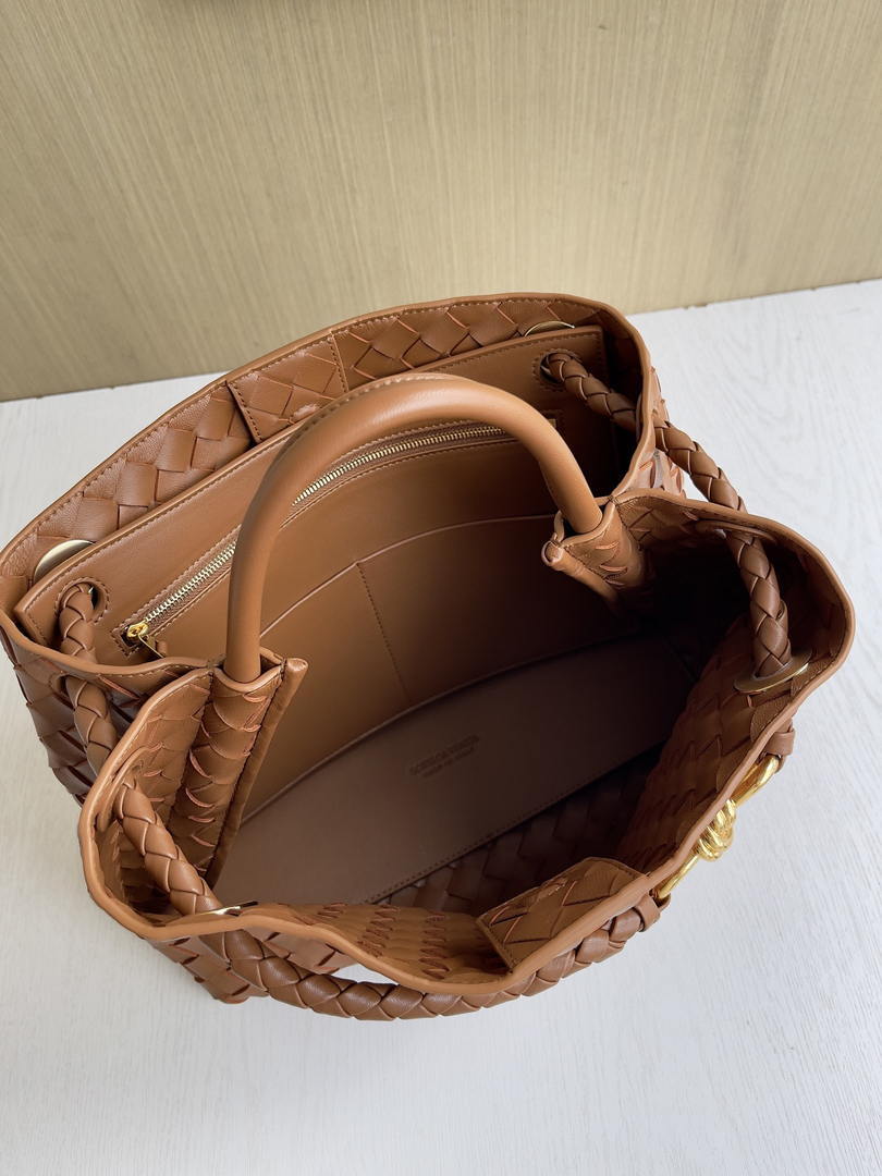 Bottega Veneta BV 766016 Medium Andiamo Lambskin BV90141