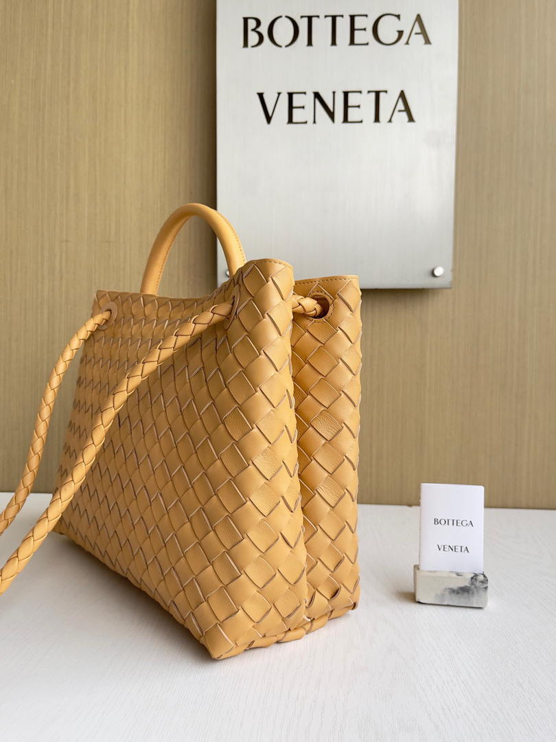 Bottega Veneta BV 766016 Medium Andiamo Lambskin BV90143