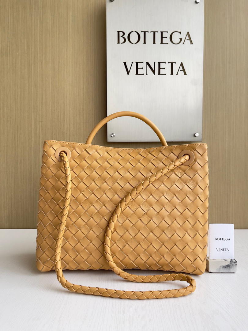 Bottega Veneta BV 766016 Medium Andiamo Lambskin BV90143