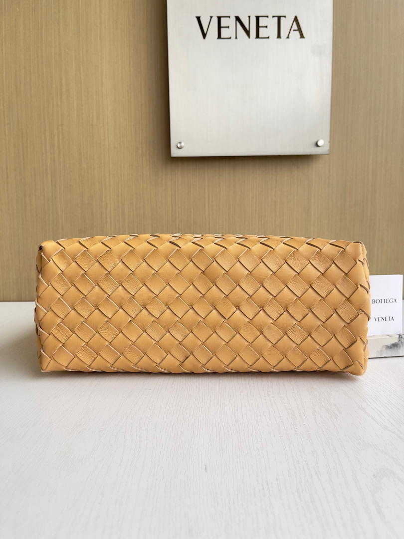 Bottega Veneta BV 766016 Medium Andiamo Lambskin BV90143