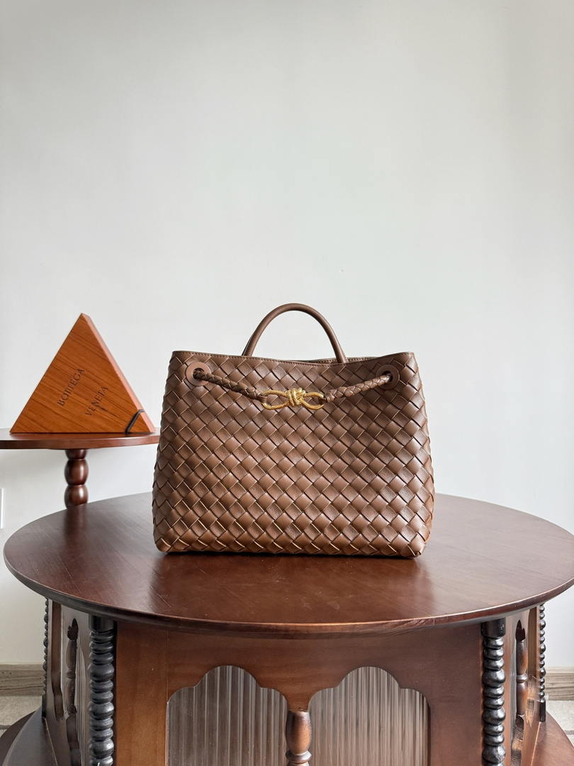 Bottega Veneta BV 766016 Medium Andiamo Lambskin BV90145