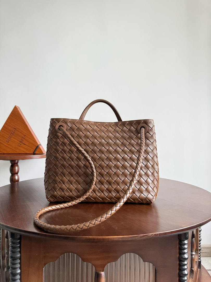 Bottega Veneta BV 766016 Medium Andiamo Lambskin BV90145