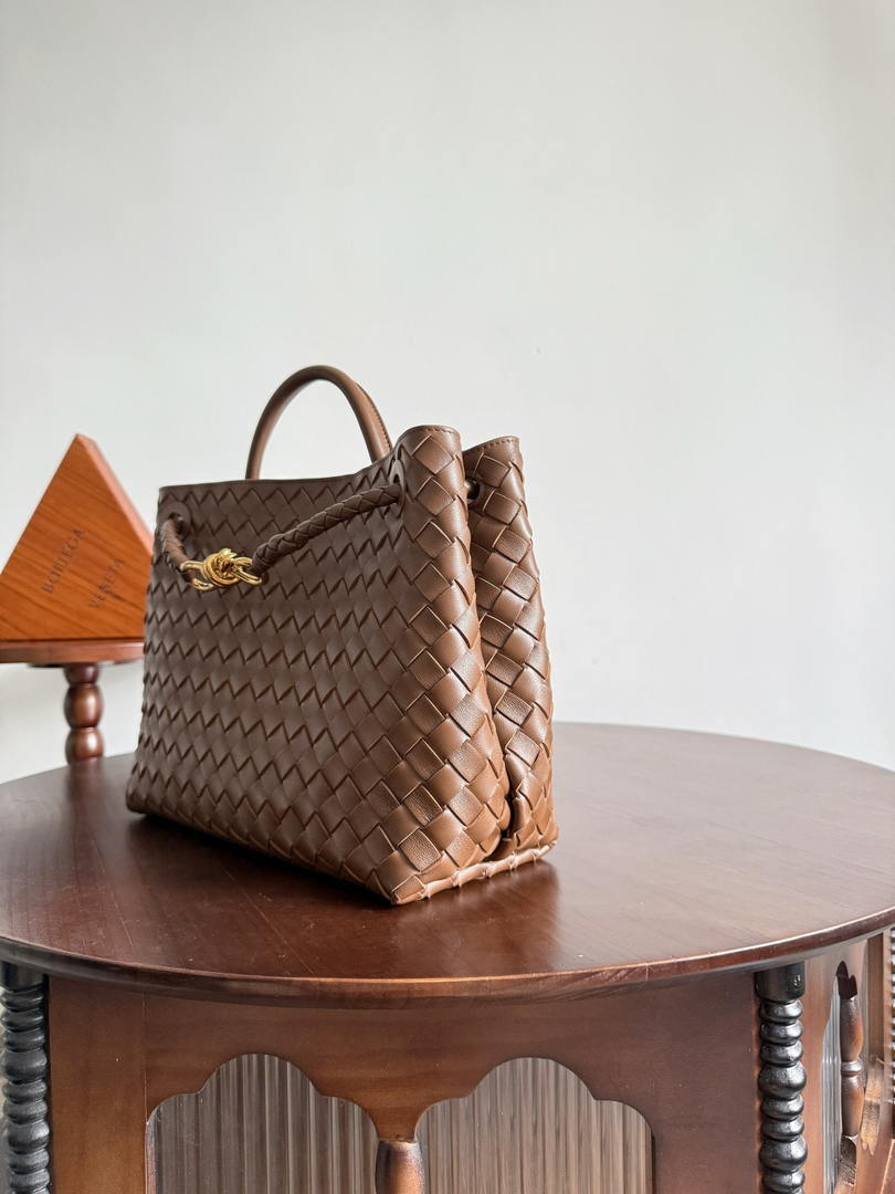 Bottega Veneta BV 766016 Medium Andiamo Lambskin BV90145