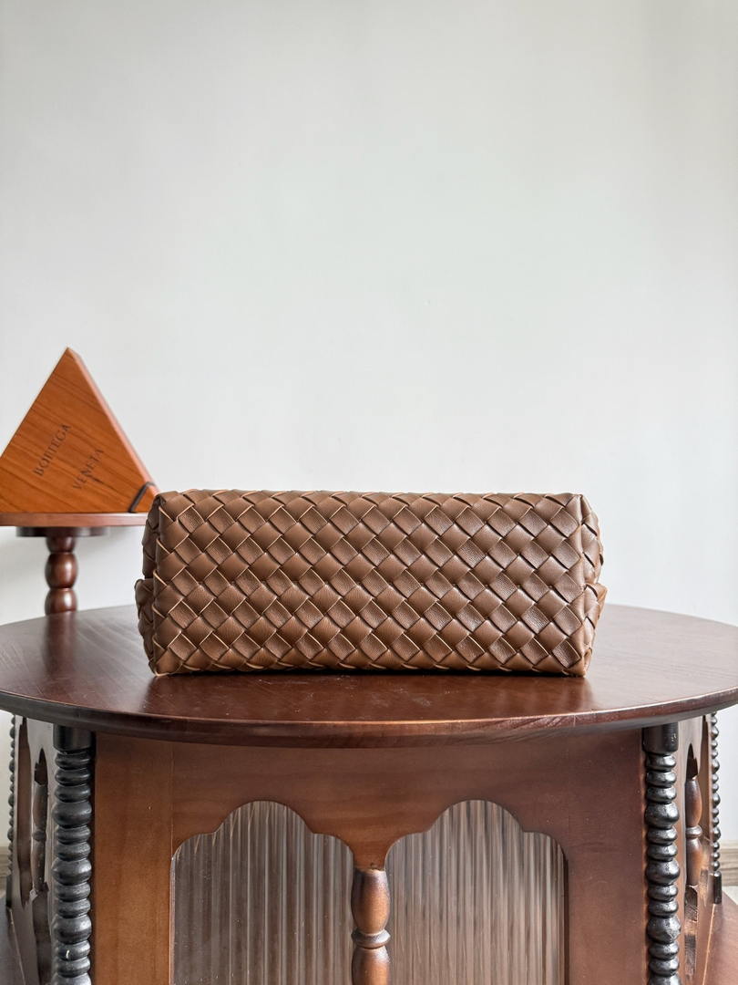 Bottega Veneta BV 766016 Medium Andiamo Lambskin BV90145