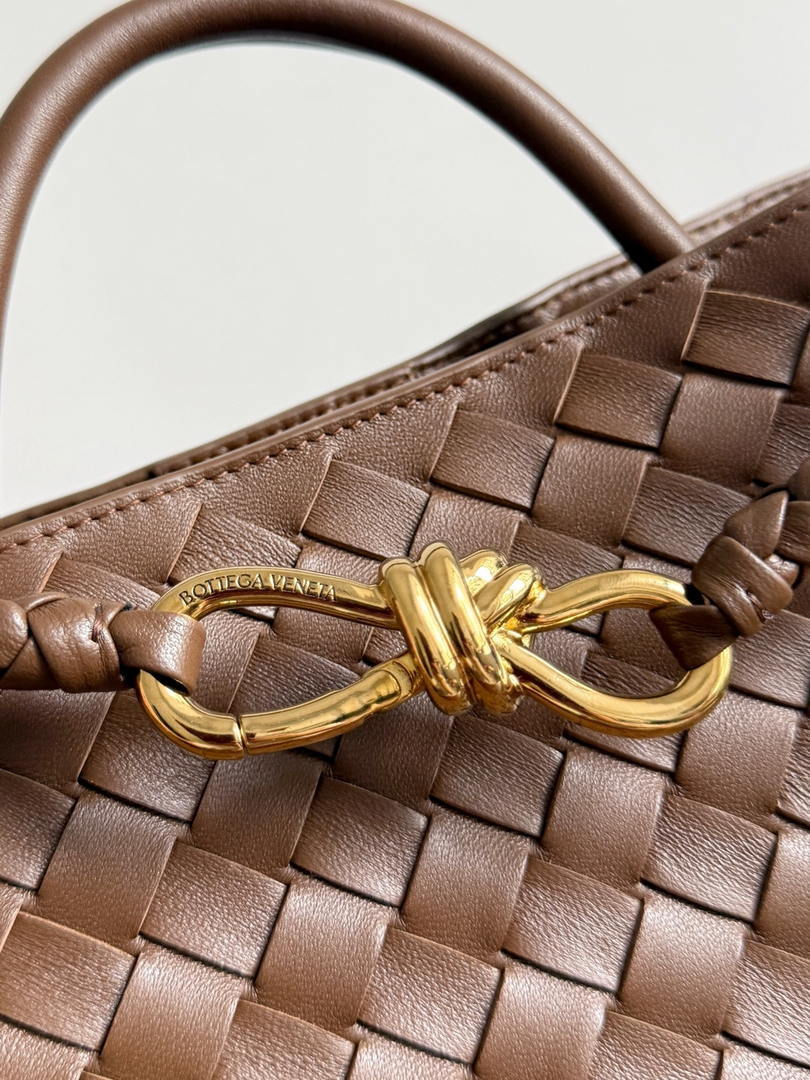 Bottega Veneta BV 766016 Medium Andiamo Lambskin BV90145