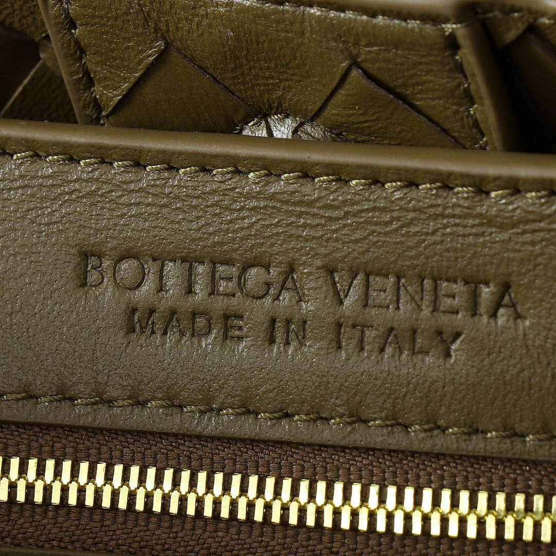 Bottega Veneta BV 766016 Medium Andiamo With Suede BV9016
