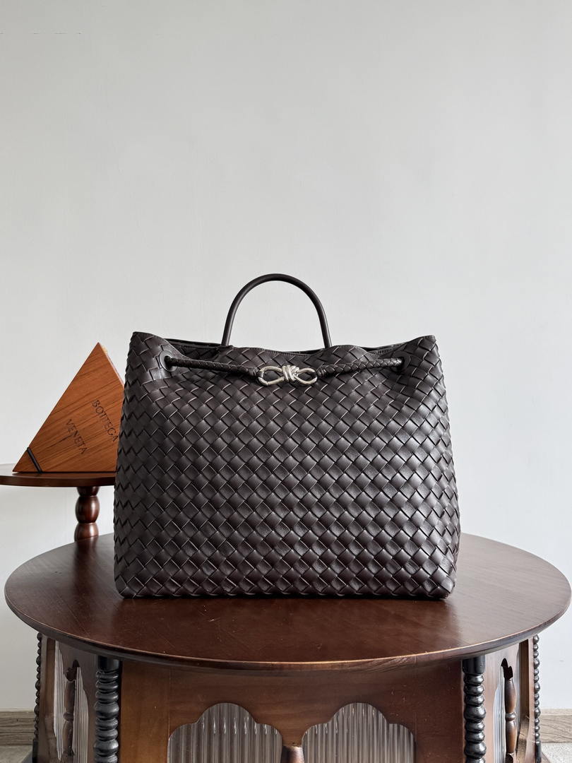 Bottega Veneta BV 766019 Large Andiamo bag BV9904