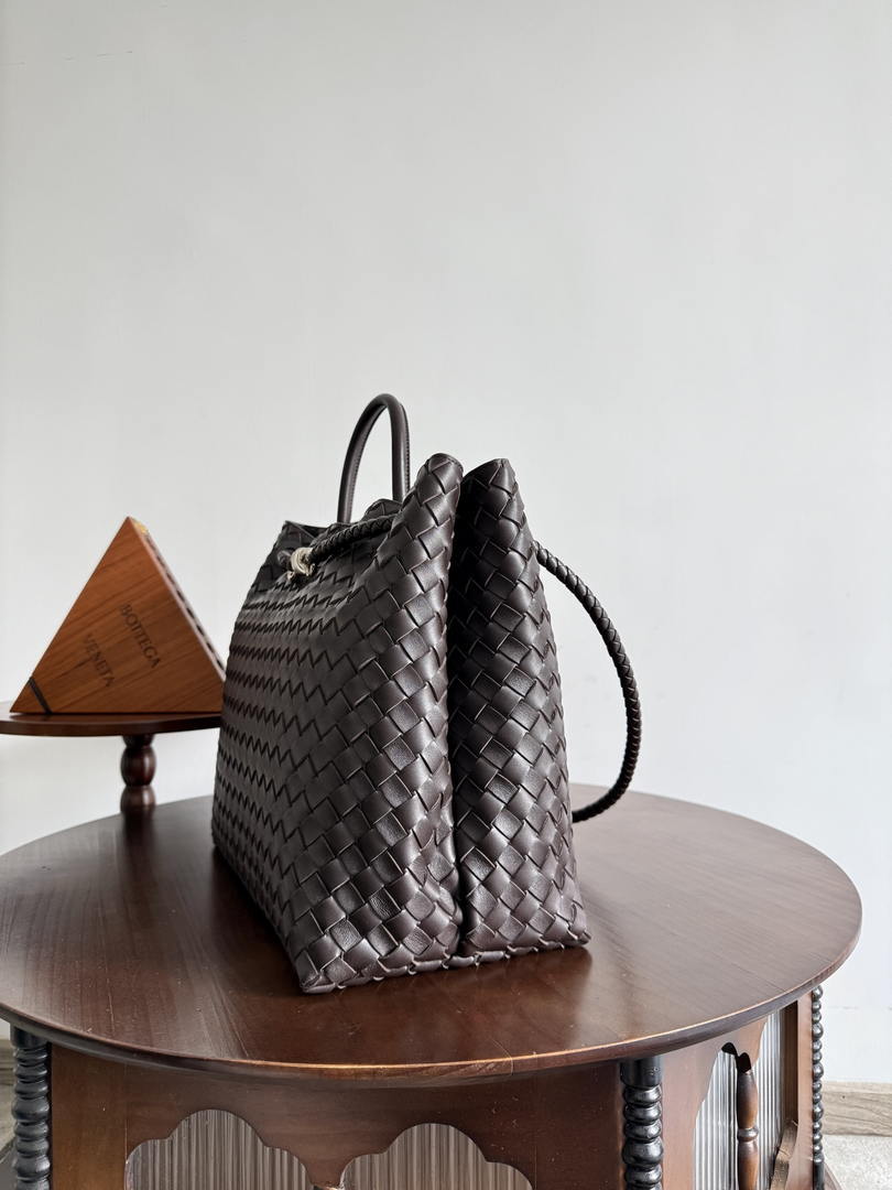 Bottega Veneta BV 766019 Large Andiamo bag BV9904