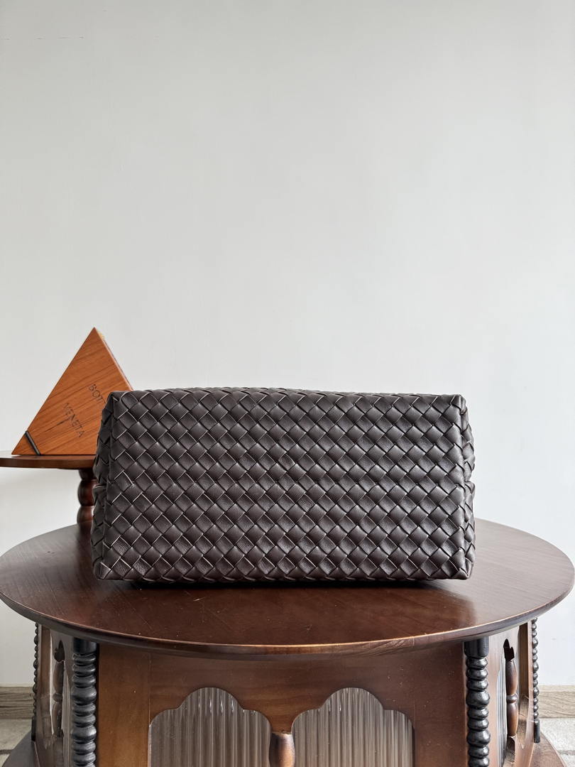 Bottega Veneta BV 766019 Large Andiamo bag BV9904