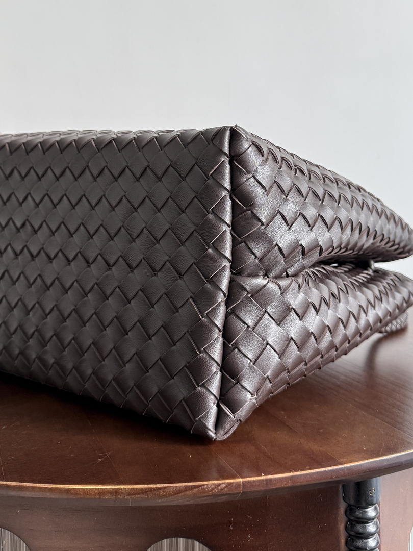 Bottega Veneta BV 766019 Large Andiamo bag BV9904