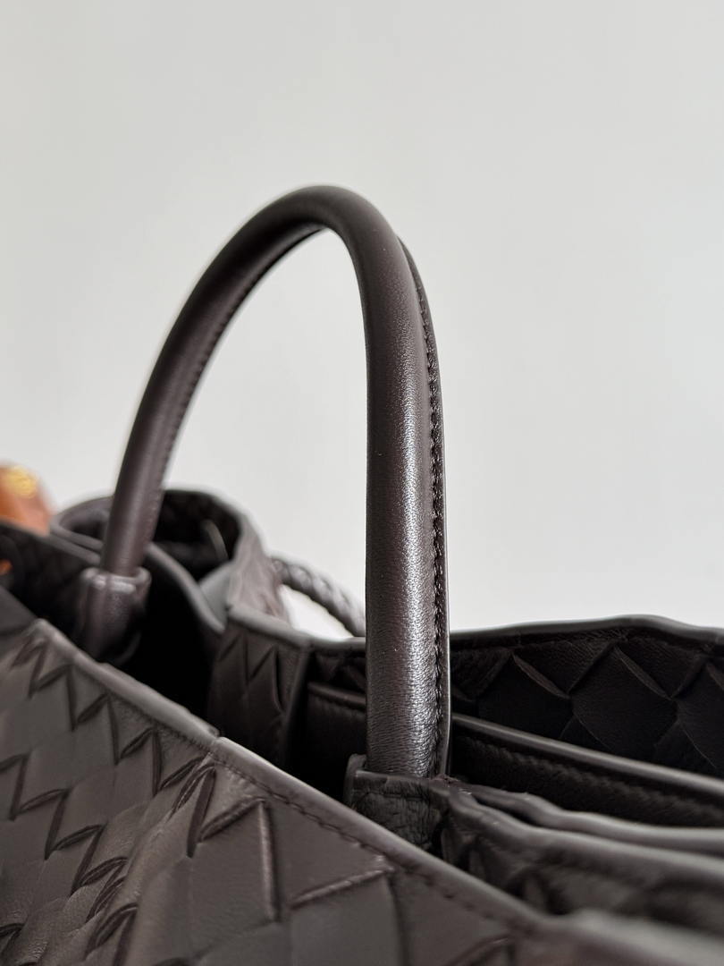 Bottega Veneta BV 766019 Large Andiamo bag BV9904