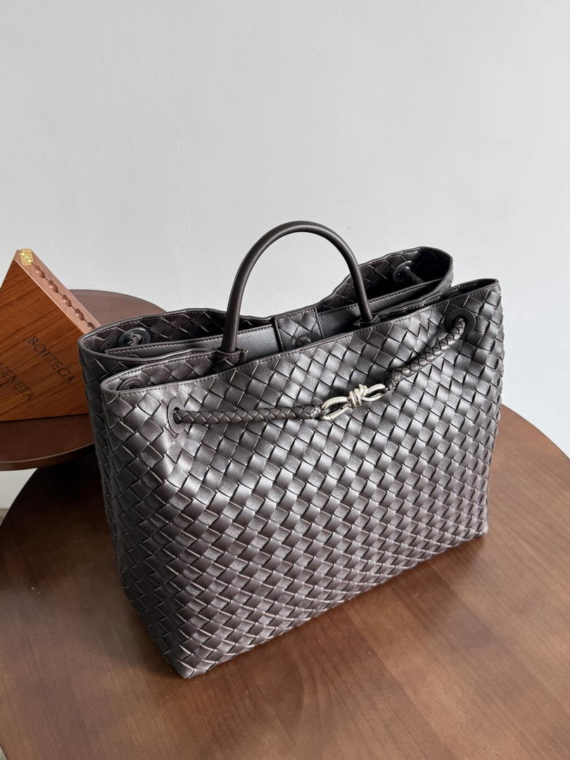 Bottega Veneta BV 766019 Large Andiamo bag BV9904