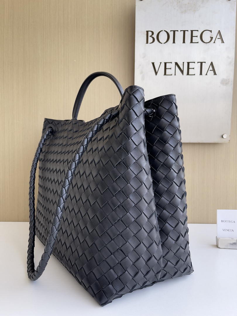Bottega Veneta BV 766019 Large Andiamo bag BV9905
