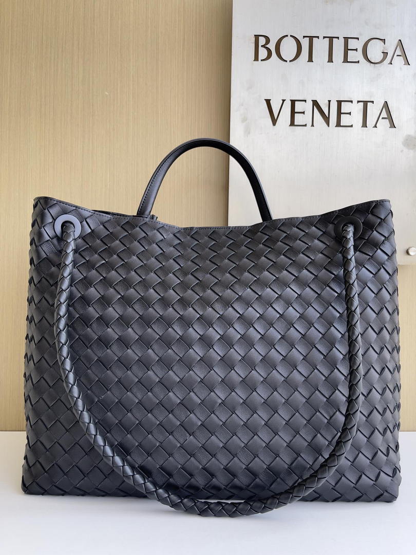 Bottega Veneta BV 766019 Large Andiamo bag BV9905