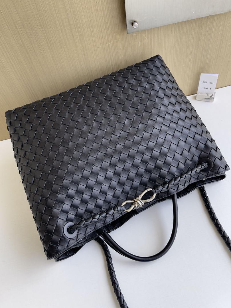 Bottega Veneta BV 766019 Large Andiamo bag BV9905