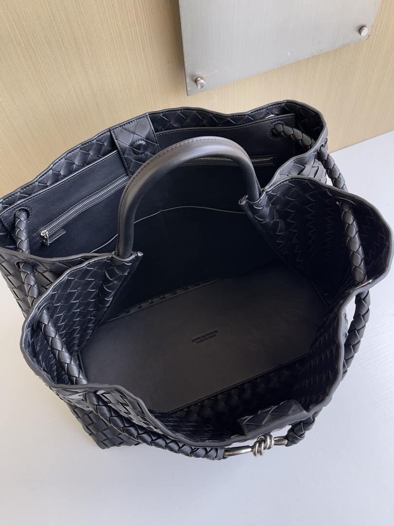 Bottega Veneta BV 766019 Large Andiamo bag BV9905