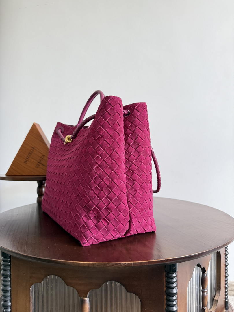 Bottega Veneta BV 766019 Large Andiamo bag BV9907 in Suede