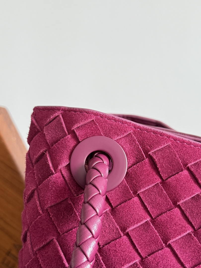 Bottega Veneta BV 766019 Large Andiamo bag BV9907 in Suede