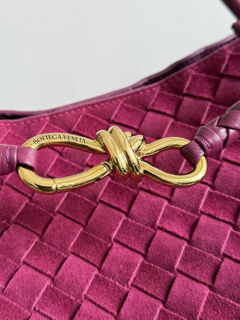 Bottega Veneta BV 766019 Large Andiamo bag BV9907 in Suede