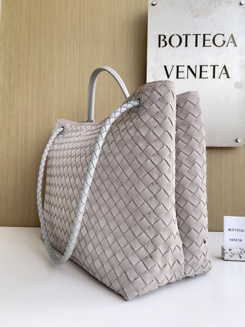 Bottega Veneta BV 766019 Large Andiamo bag BV9908 in Suede