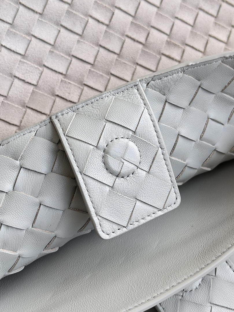 Bottega Veneta BV 766019 Large Andiamo bag BV9908 in Suede