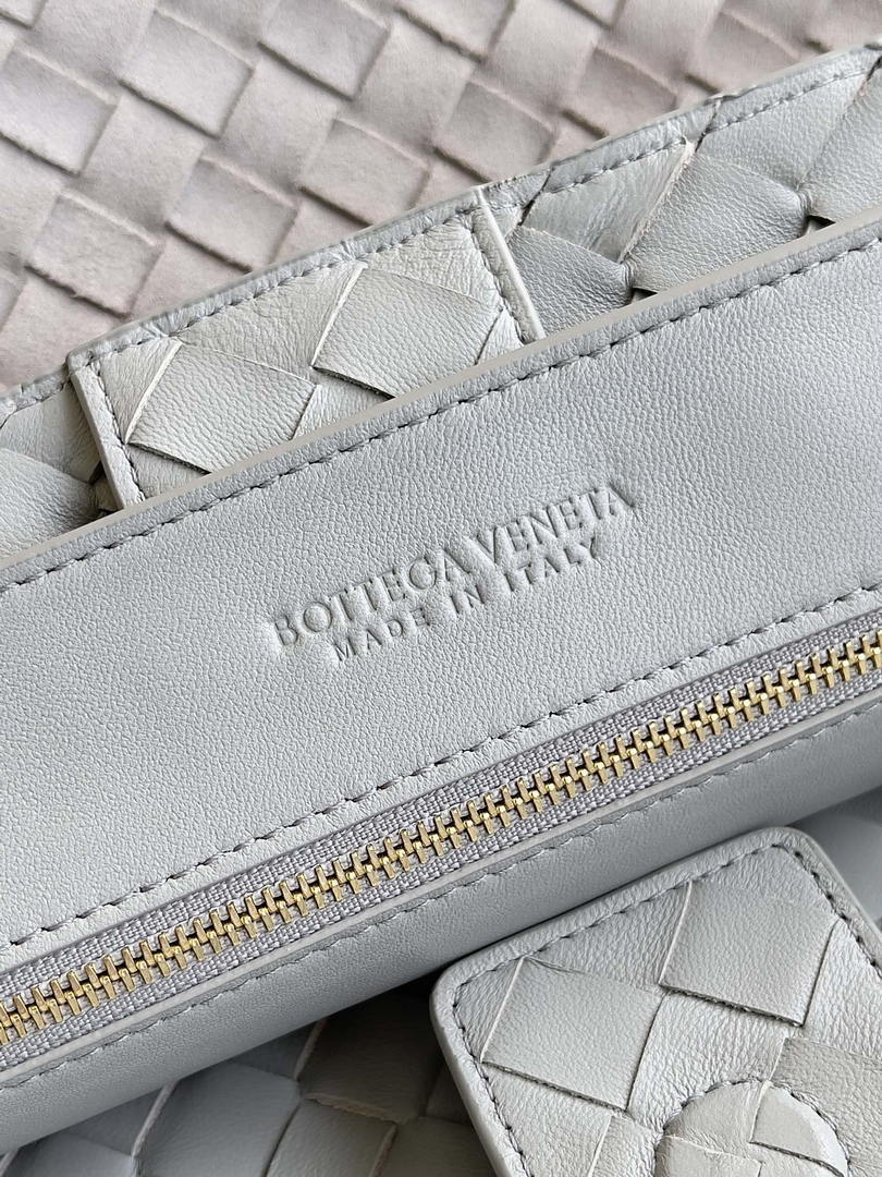 Bottega Veneta BV 766019 Large Andiamo bag BV9908 in Suede