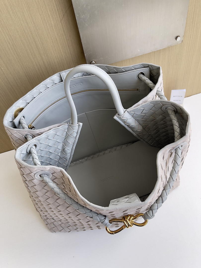 Bottega Veneta BV 766019 Large Andiamo bag BV9908 in Suede