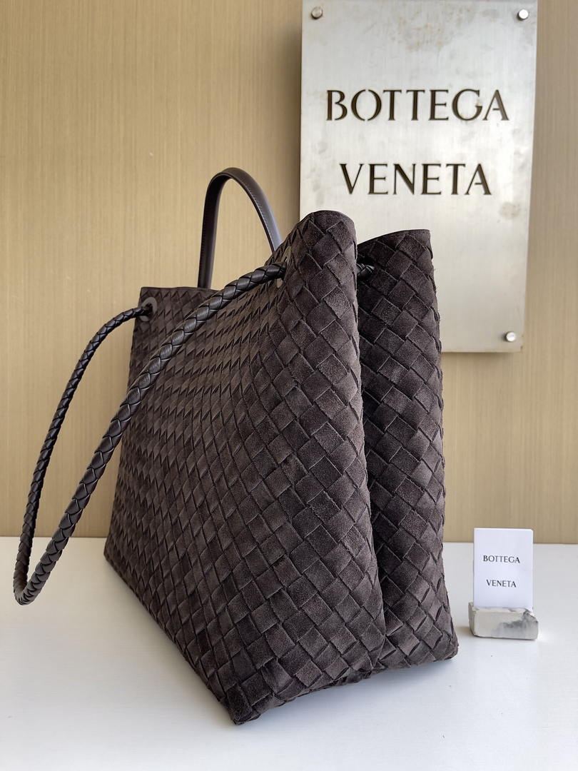 Bottega Veneta BV 766019 Large Andiamo bag BV9909 in Suede