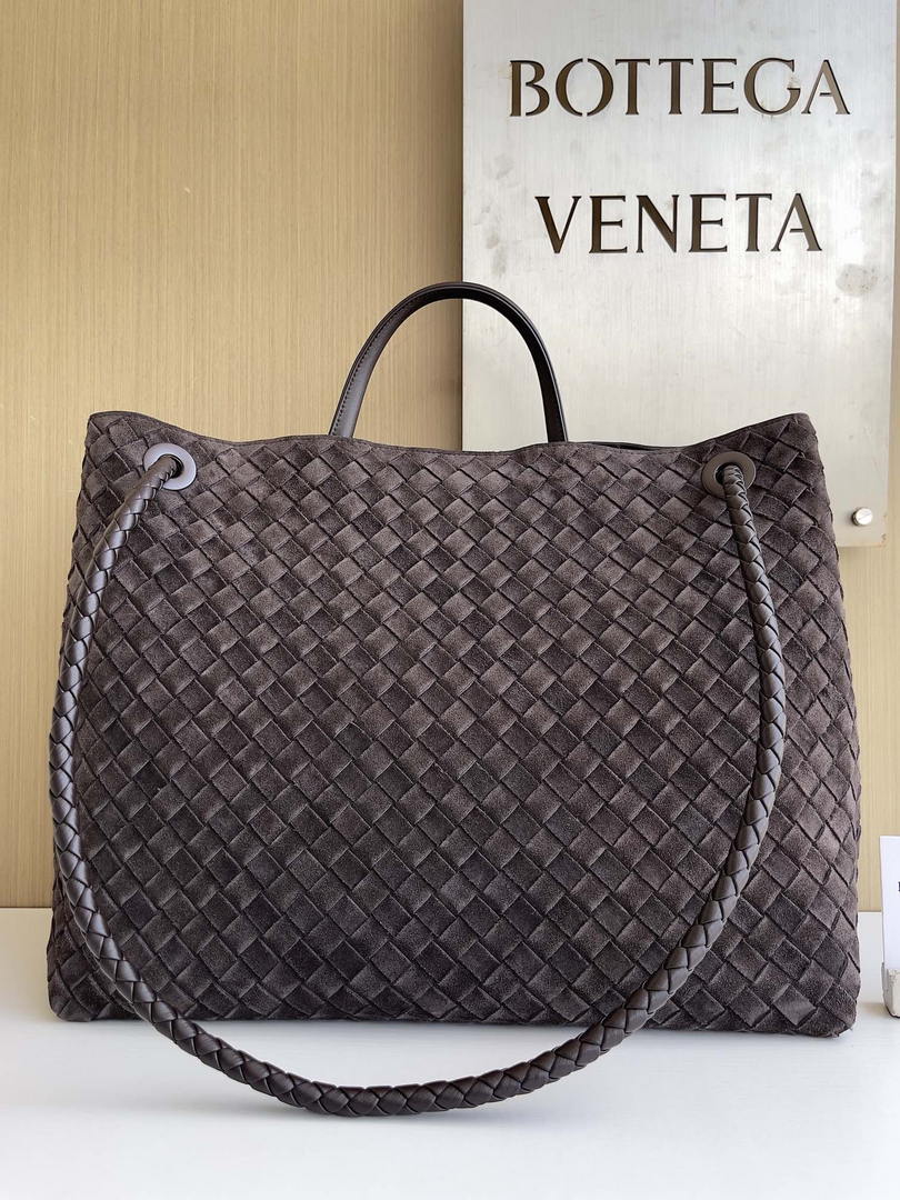 Bottega Veneta BV 766019 Large Andiamo bag BV9909 in Suede